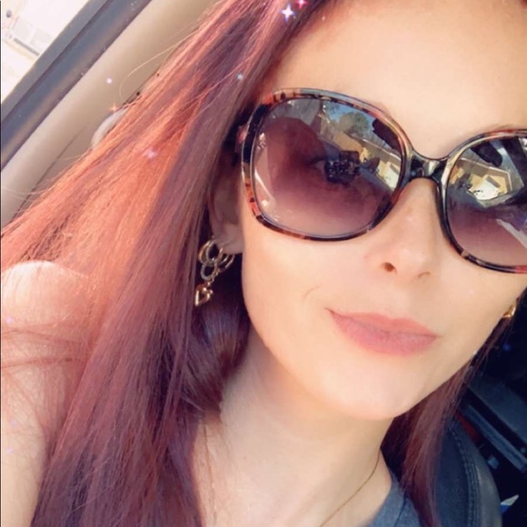 Meet your Posher, Rachel - Picture 2 of 2